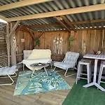 Casa de Férias Chez Marie, Petit Cocon Avec Piscine *