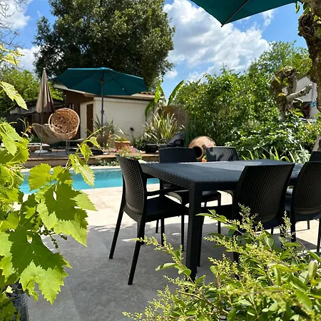 Holiday home Chez Marie, Petit Cocon Avec Piscine