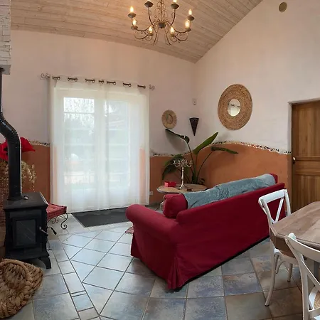 Semesterbostad Chez Marie, Petit Cocon Avec Piscine