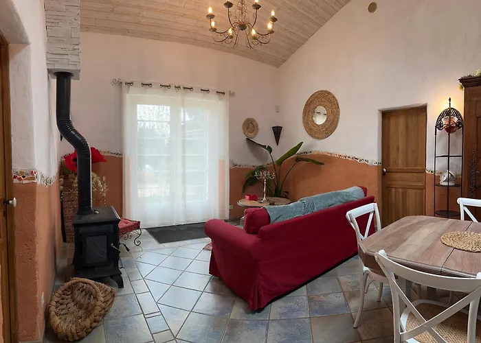 Semesterbostad Chez Marie, Petit Cocon Avec Piscine